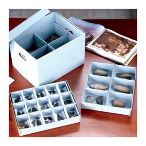 Boîte à étages compartimentés pour artefacts